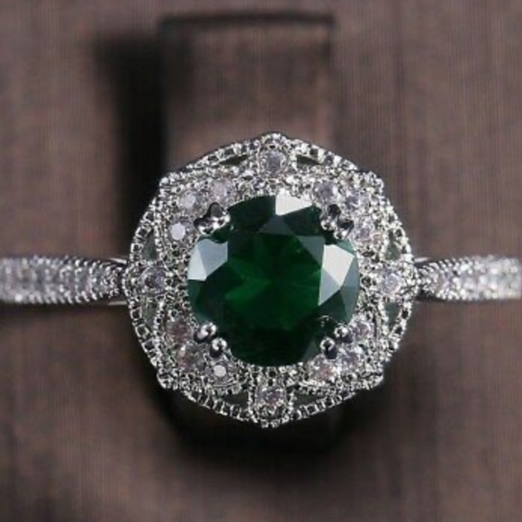New 925 Sterling Silver emerald ring - Picture 6 of 6